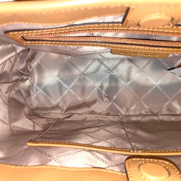 Michael Kors Luisa MD Satchel in Pale Peanut - NWT - Picture 10 of 10